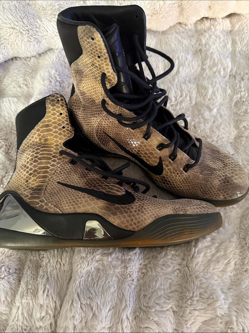 Nike Kobe 9 EXT High
Snakeskin  NO BOX